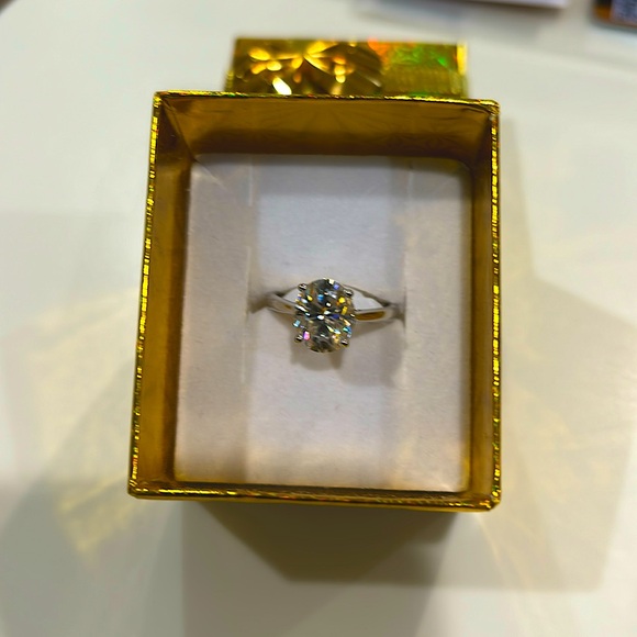 Oval 8 x 10 3 ct Moissanite ring - Picture 2 of 8